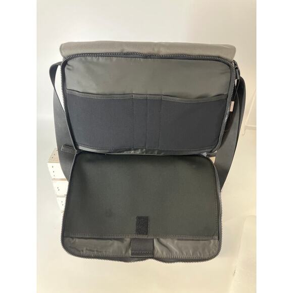 MICHAEL KORS NWT PARKER LG CHARCOAL CANVAS MESSANGER BAG - Picture 10 of 16